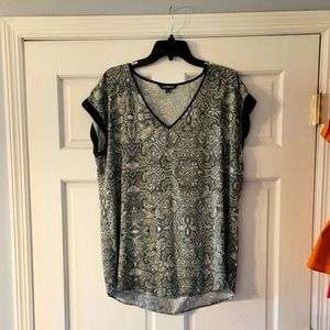 Express Shirt Sleeved top. Size XL